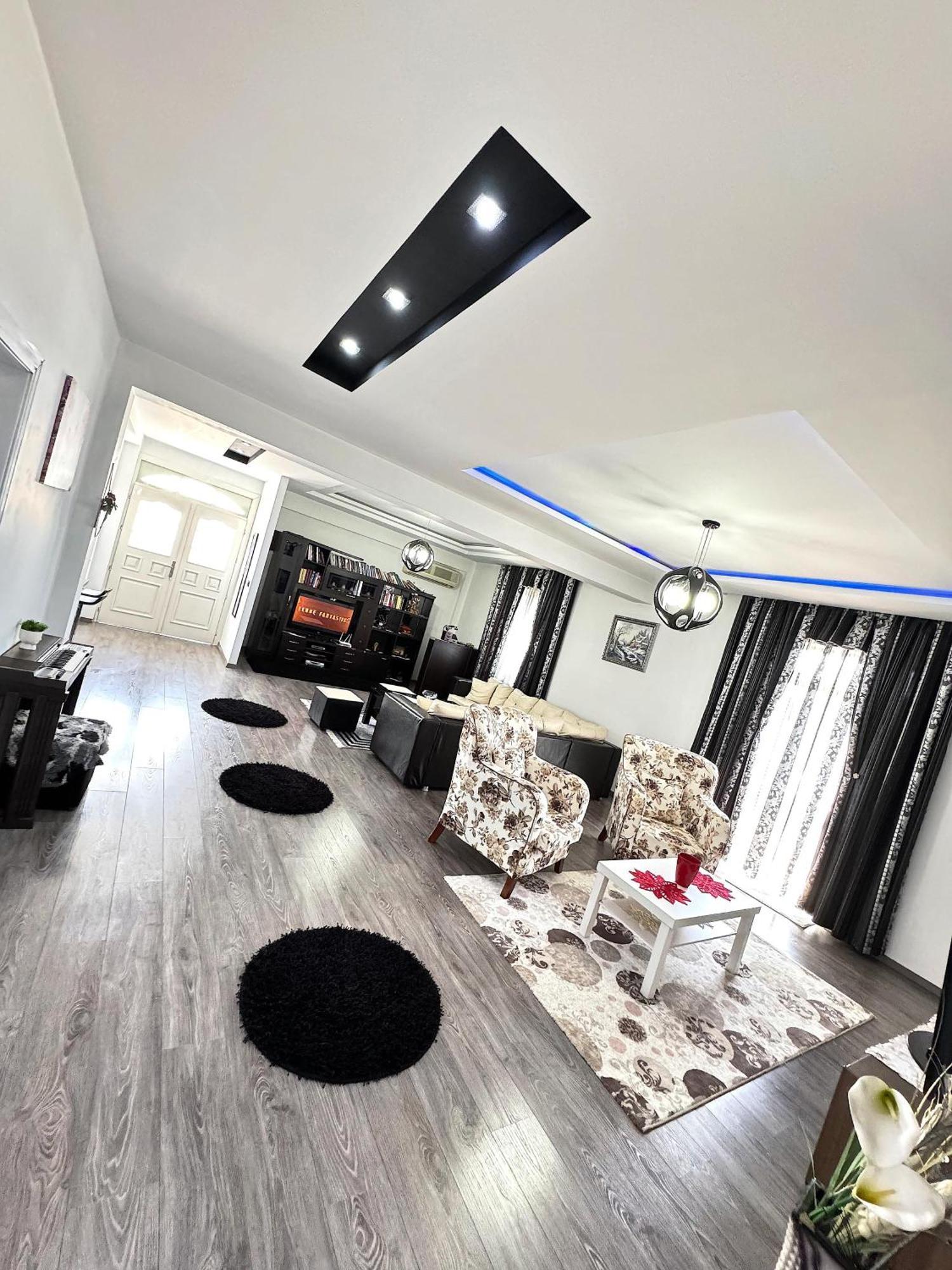 Villa Darli Dibra *